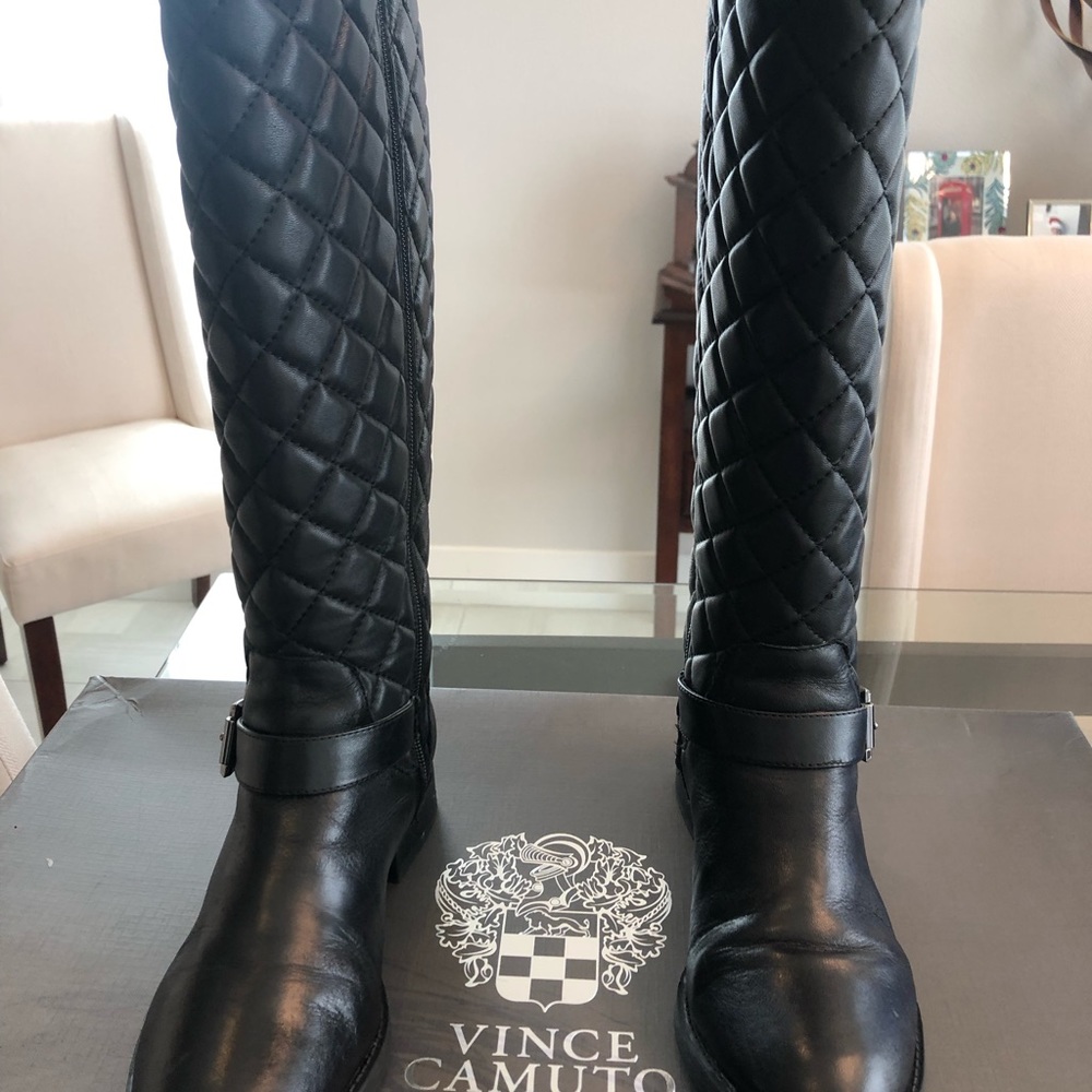 Vince Camino leather quilted boots in black. SZ 6